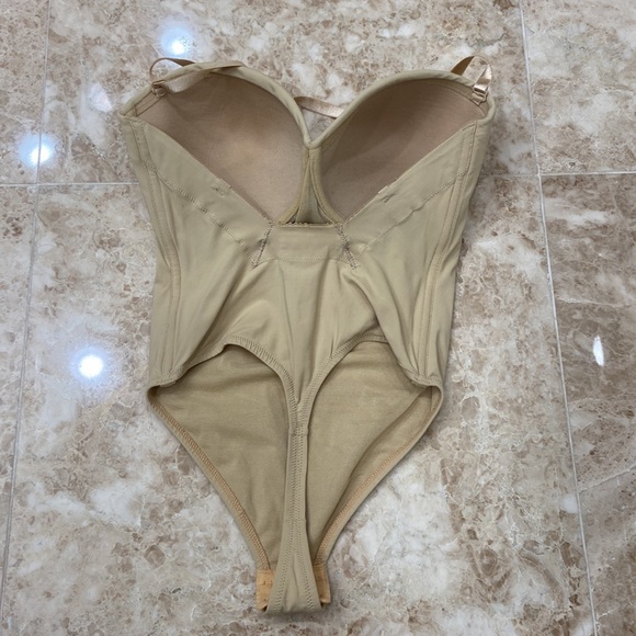 Le Mystere Sangria Bodysuit. Nude. Size 34DD - Picture 4 of 8